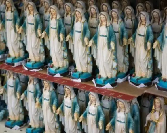 Marienfiguren in Serie produziert