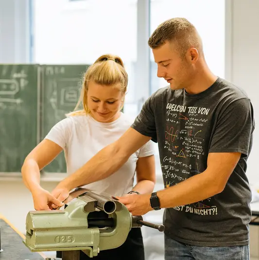 Studierende des Technik-Studiengangs