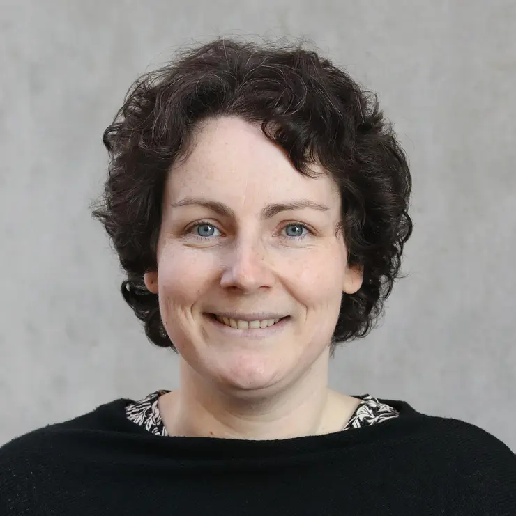Dr. Stefanie Lindow Dr. Stefanie Lindow
