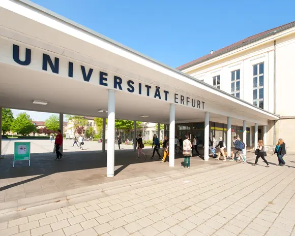 Eingangsbereich der Uni Erfurt